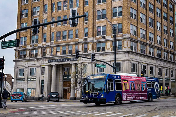 Pace bus on a street intersection in Waukegan